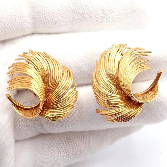 Authentic! Vintage Tiffany & Co 18k Yellow Gold Leaf Earrings - Picture 3 of 16